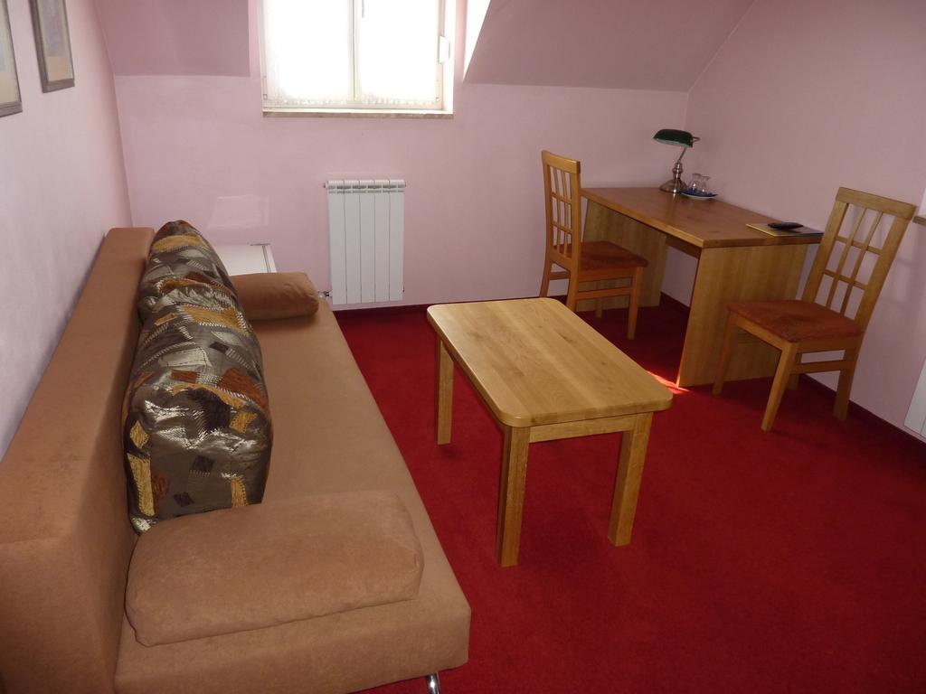 Hotel & Restaurant Na Frystatske 3*