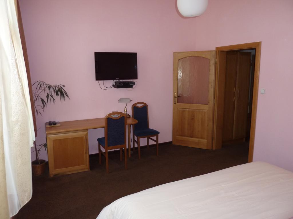 Hotel & Restaurant Na Frystatske 3*